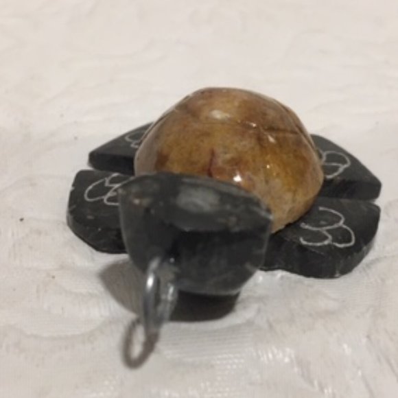 NEW Sea Turtle Polished Marble Stone Figurine Pendant Hand Crafted 1.75" - Picture 3 of 12